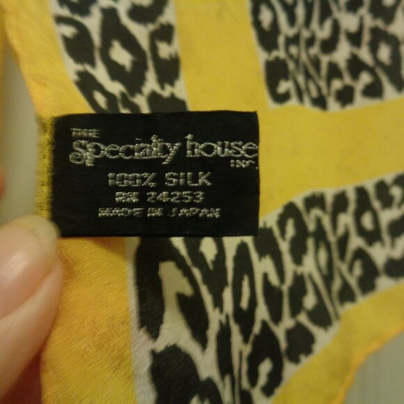 TRENDING RETRO YELLOW CHEETAH SILK SCARF - Picture 3 of 6